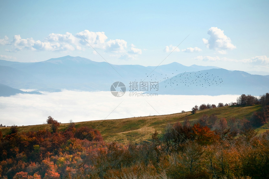 云和山自由地形爬坡白色土地风景天空岩石绿色红色图片