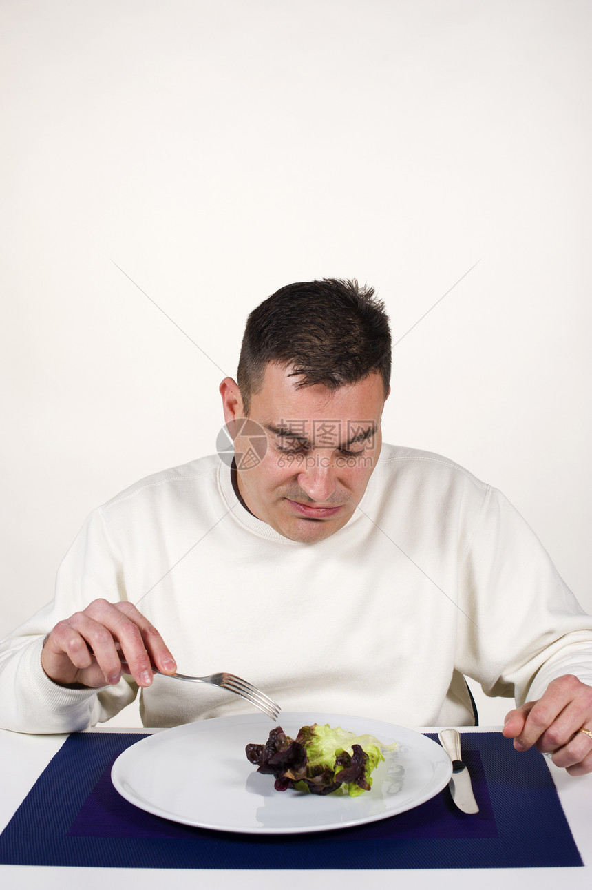饮食不足午餐桌子男人食物蔬菜减肥盘子男性厌恶沙拉图片