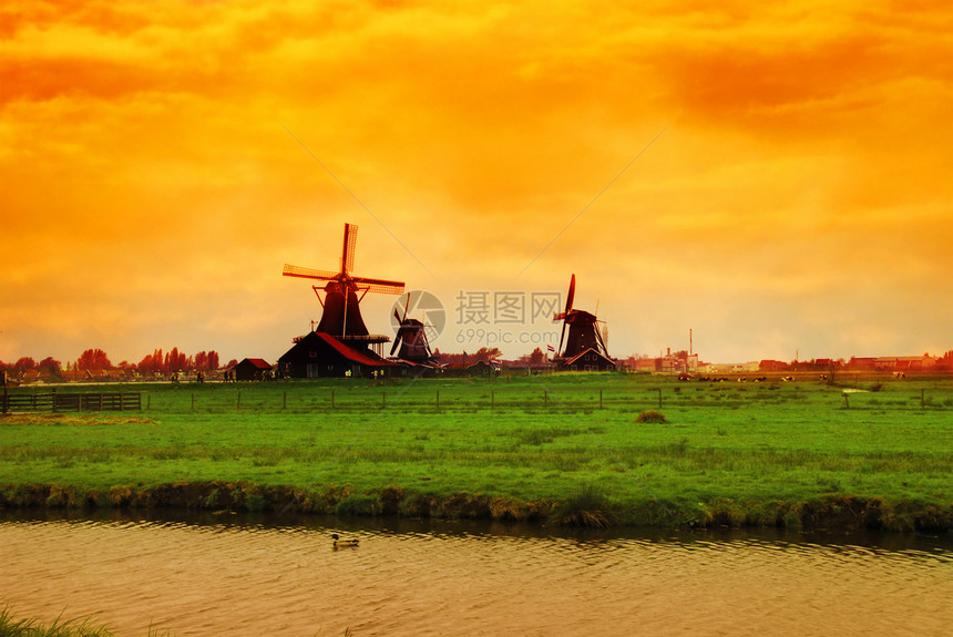 荷兰日落天空运河风车池塘旅行支撑反射农业环境溪流图片