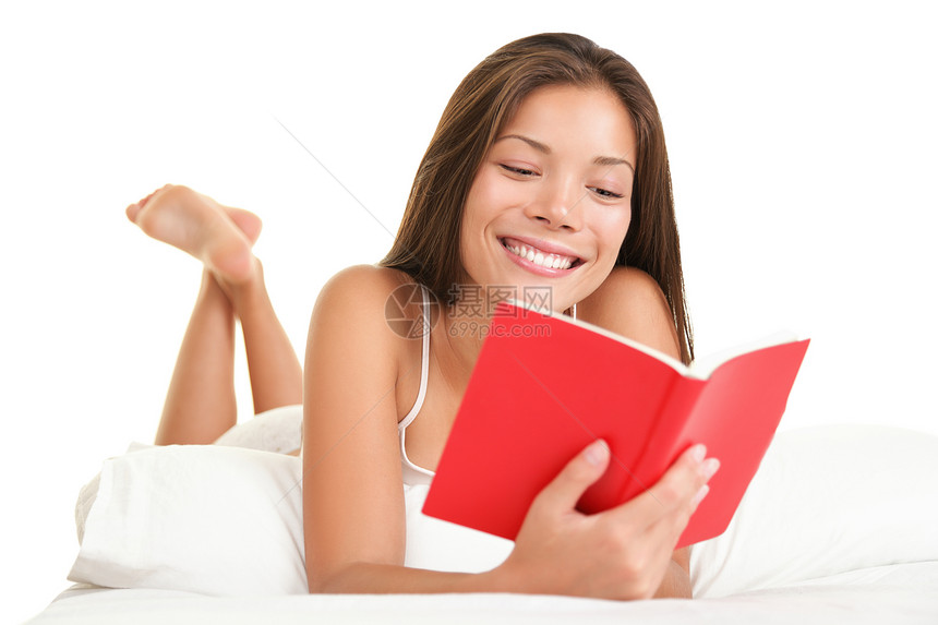 妇女在床上阅读书女性女孩们学生笔记本图书房间房子睡衣女孩青少年图片