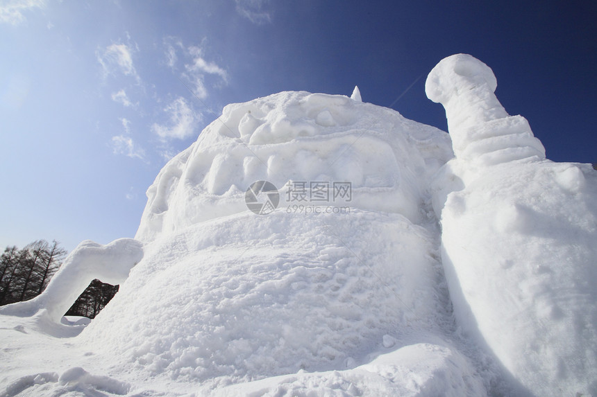 日本日积雪节季节雪祭雕像雕刻冻结蓝天图片