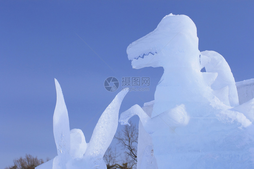 日本日积雪节冻结雪祭雕刻季节蓝天雕像图片