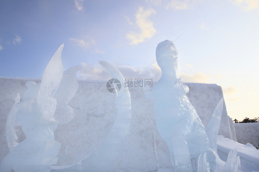 日本日积雪节冻结季节雪祭蓝天雕像雕刻图片
