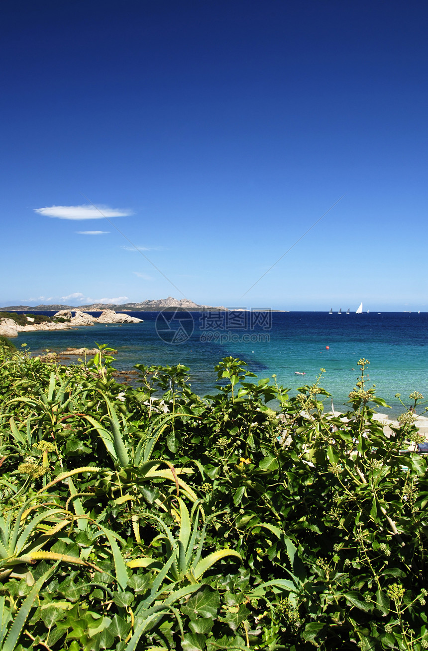 臭沙滩岩石游客旅行海洋蓝色海岸天蓝色假期岛屿巨石图片