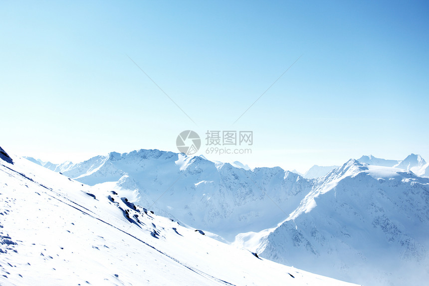 平面顶部运动爬坡滑雪旅行暴风雪蓝色季节远足天空冻结图片