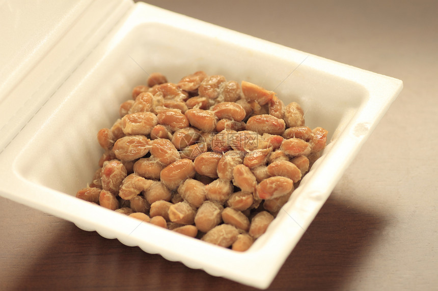 a 纳托集装箱黄豆食物大豆发酵盘子美食饮食营养图片