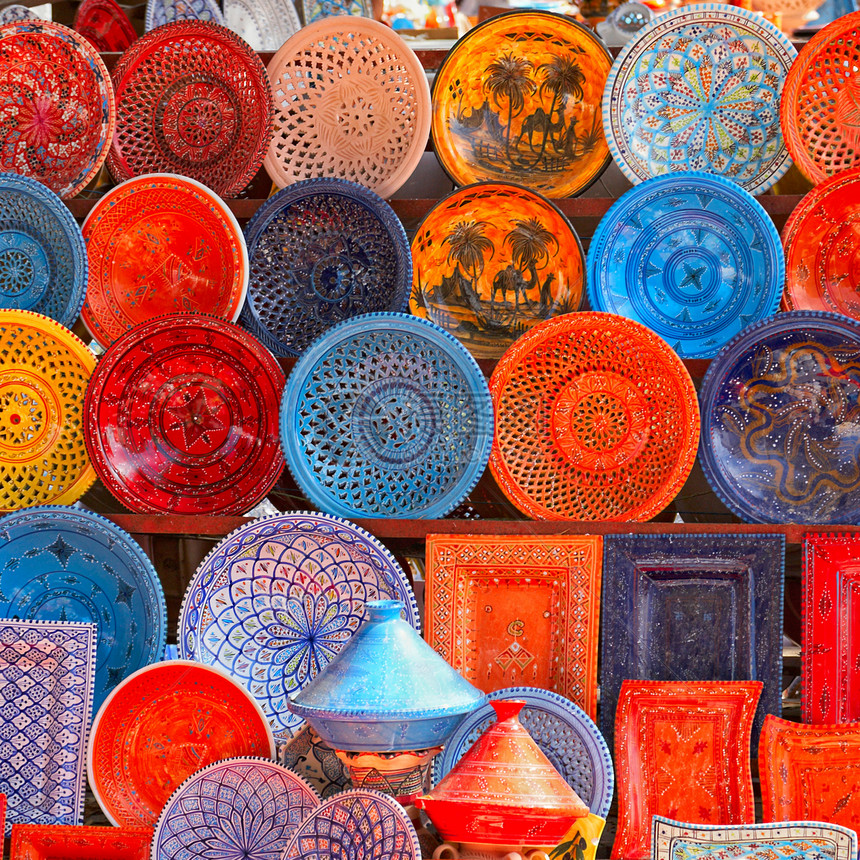 突尼斯市场上的土卫件陶器制品纪念品旅游商品花瓶平底锅工艺文化团体图片