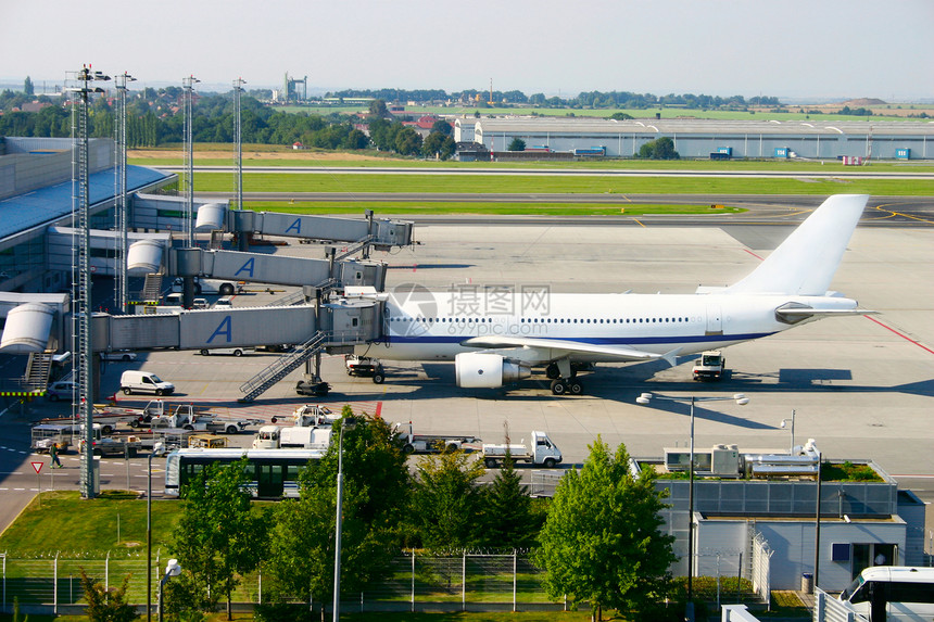飞机在门前假期行李加载空气航空公司操作船运建筑货运车站图片