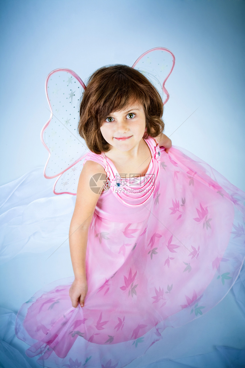 穿仙女西装的小女孩婴儿快乐女性喜悦蝴蝶想像力微笑裙子女孩故事图片