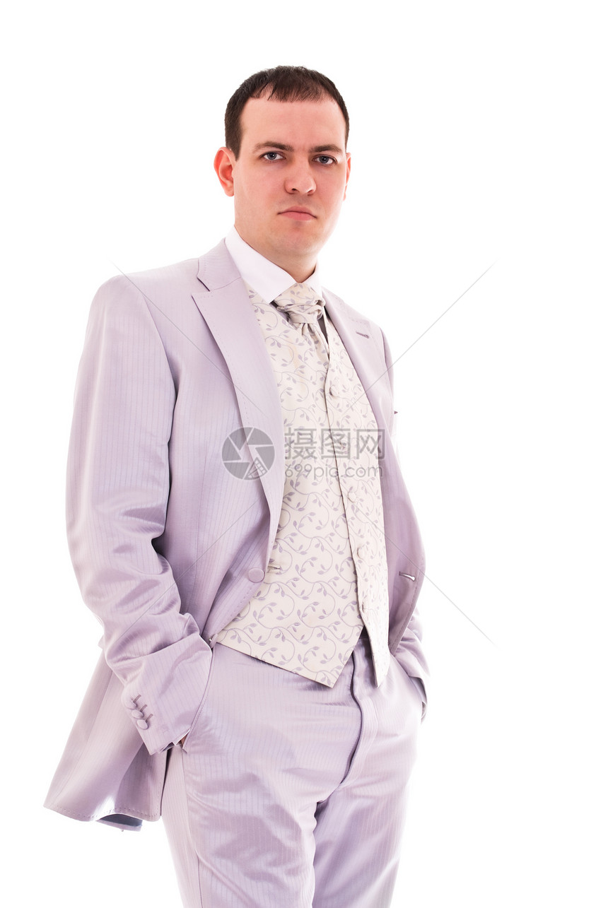身着结婚西装的有吸引力的年轻男子气概男性姿势洗手间婚姻外衣成人套装照片灰色图片