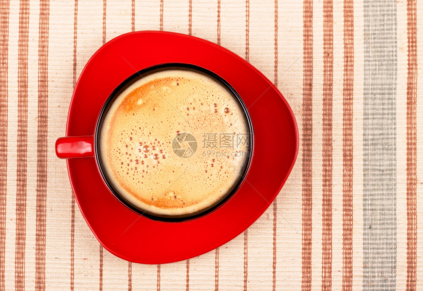 带条纹桌布的红咖啡杯液体吃饭时间泡沫早餐食欲食品乐队享受奶油图片