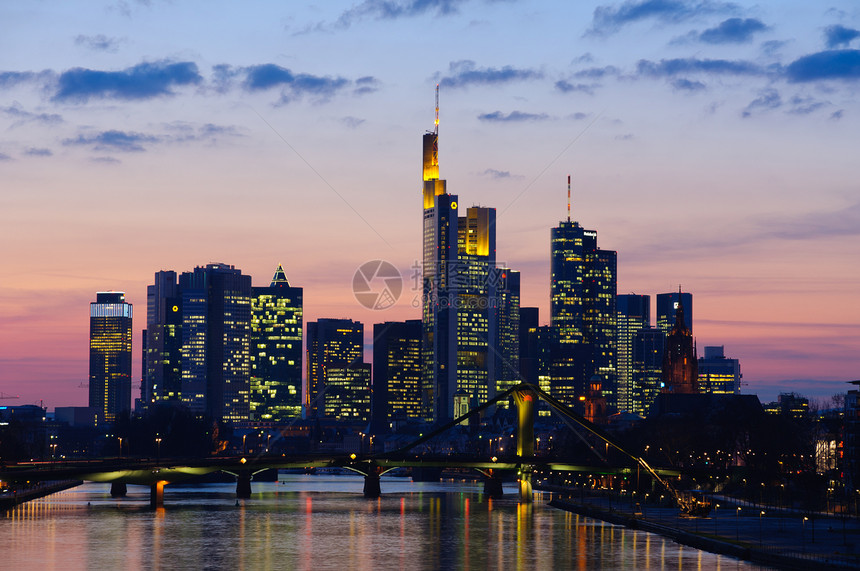 美因法兰克福 德国黄昏的德国高层建筑世界城市中心景观时刻摩天大楼河流观光日落图片