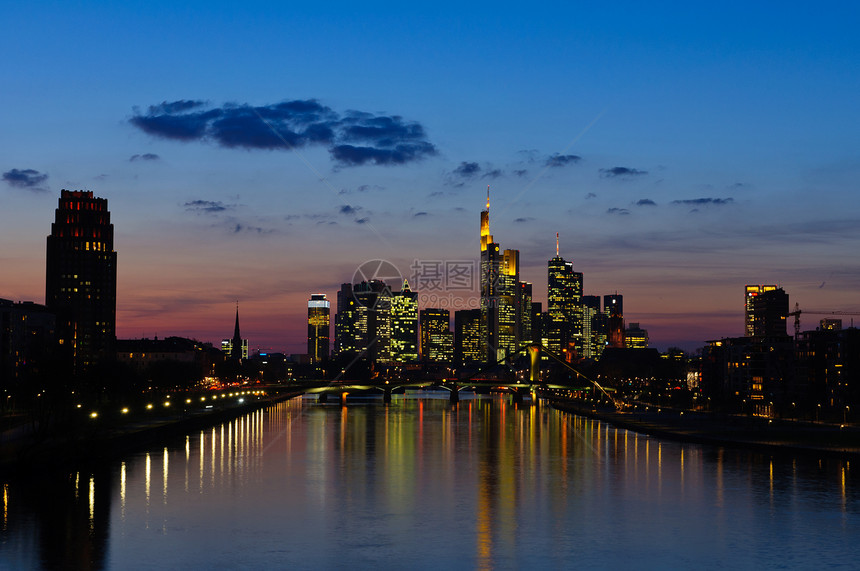 美因法兰克福 德国黄昏的德国旅行天际城市蓝色天空时光世界河流中心观光图片