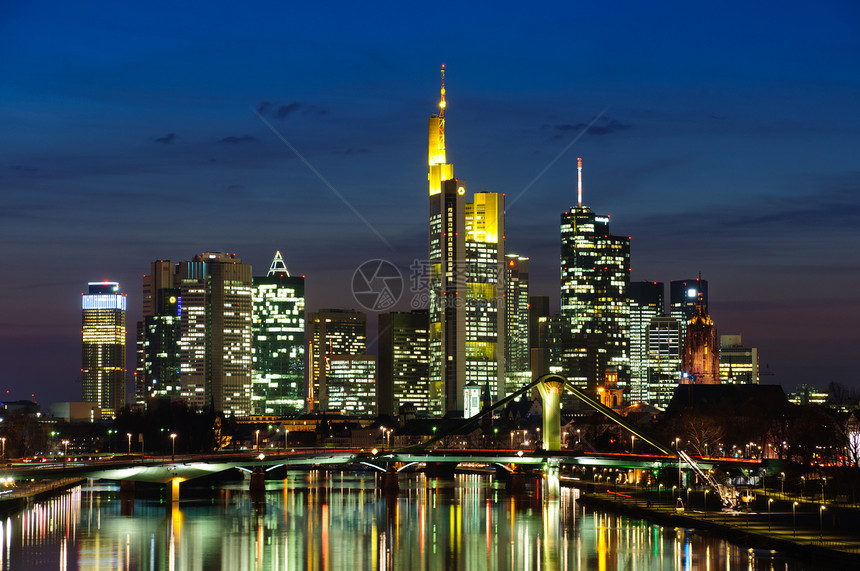 美因法兰克福 德国黄昏的德国河流观光金融旅游景观梯度旅行夜景蓝天城市图片
