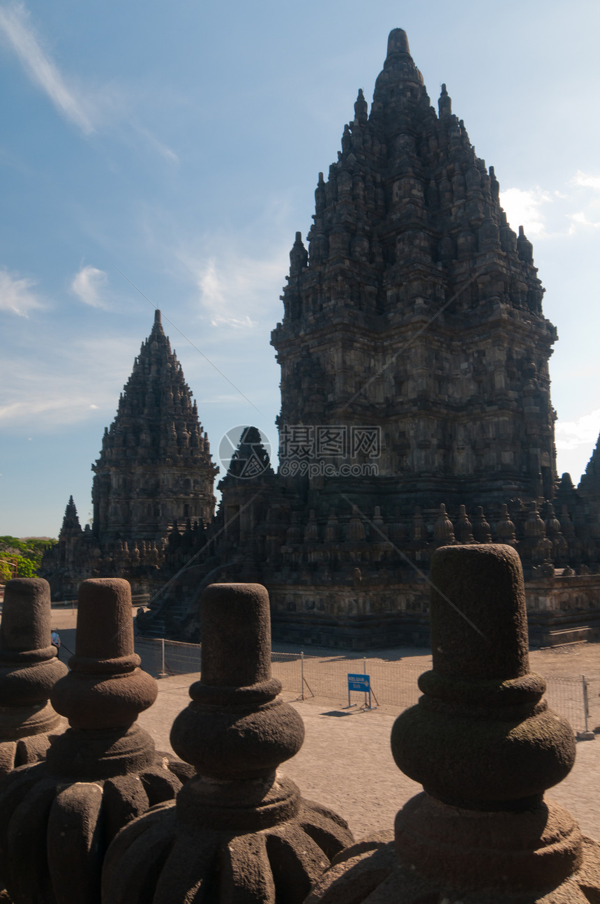 印度尼西亚爪哇普兰巴南寺庙天空遗产历史废墟地标风景石头建筑学热带建筑图片