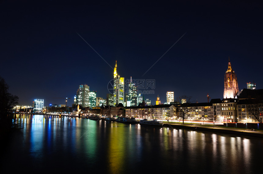 德国美因法兰克福 晚上河流街道天空摩天大楼中心金融观光天际城市世界图片