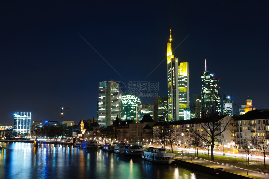 德国美因法兰克福 晚上经济观光旅行摩天大楼蓝天城市中心天际世界景观图片