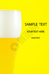 啤酒杯广告泡沫陶醉口渴液体啤酒黄色酒精背景图片