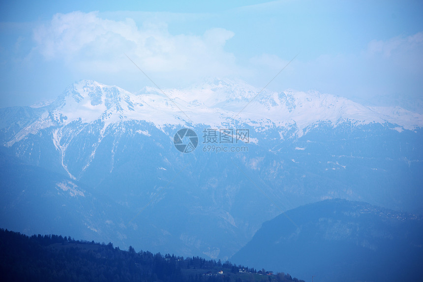山上有高山风景单板滑雪太阳冰川冻结季节暴风雪阴霾滑雪板图片