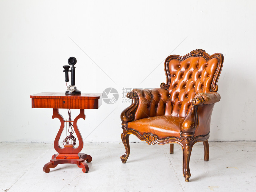 白色会议室的老式豪华手椅和电话皮革技术座位沙发扶手椅风格插图装饰椅子奢华图片