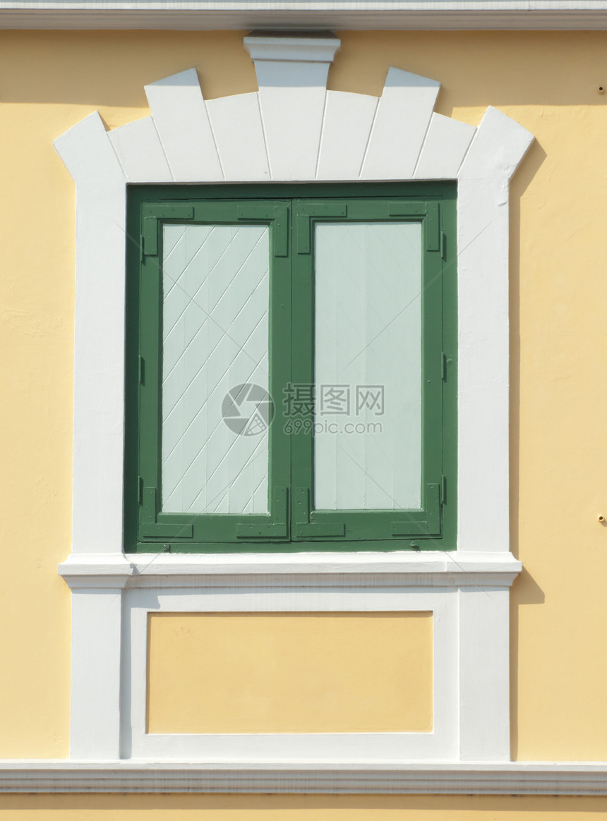 古典风格的窗口 窗户 在美丽的古建筑中绘画蓝色旅行寺庙历史入口木头金子文化雕塑图片