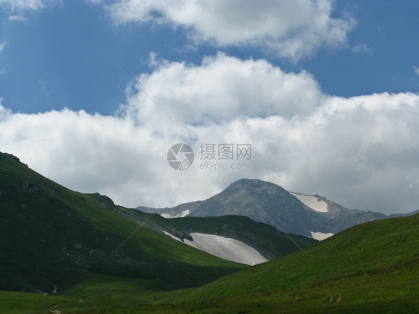 高加索自然保护区壮丽的山地风景图天空全景草地阳光树木土地高度山脉荒野地形图片