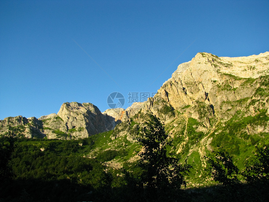 高加索自然保护区壮丽的山地风景图天空岩石爬坡峡谷地形高度石头高山冰川土地图片