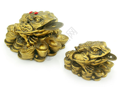 手绘两只青蛙两只青蛙的雕像 与中国人隔离蹼状塑像玩具石头花园红色眼睛硬币绿色蟾蜍背景