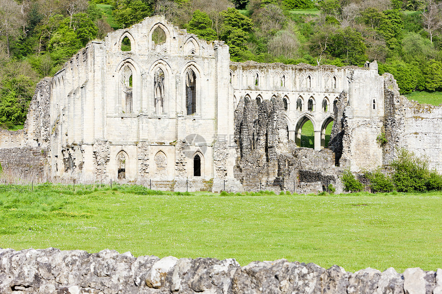 英国北约克郡Rievaulx修道院废墟建筑外观历史历史性教会旅行世界景点位置建筑学图片