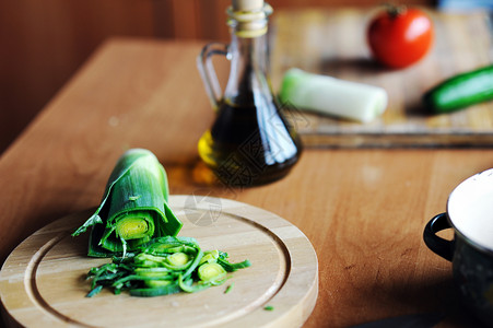 切换午餐木板蔬菜美食营养食物黄瓜健康绿色新鲜的高清图片素材