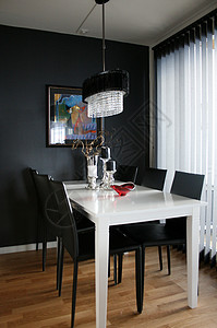 饮食区厨房桌子椅子黑与白背景图片