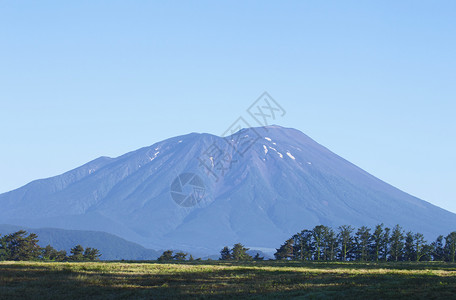 伊瓦特山和蓝天天气天空晴天蓝色背景图片