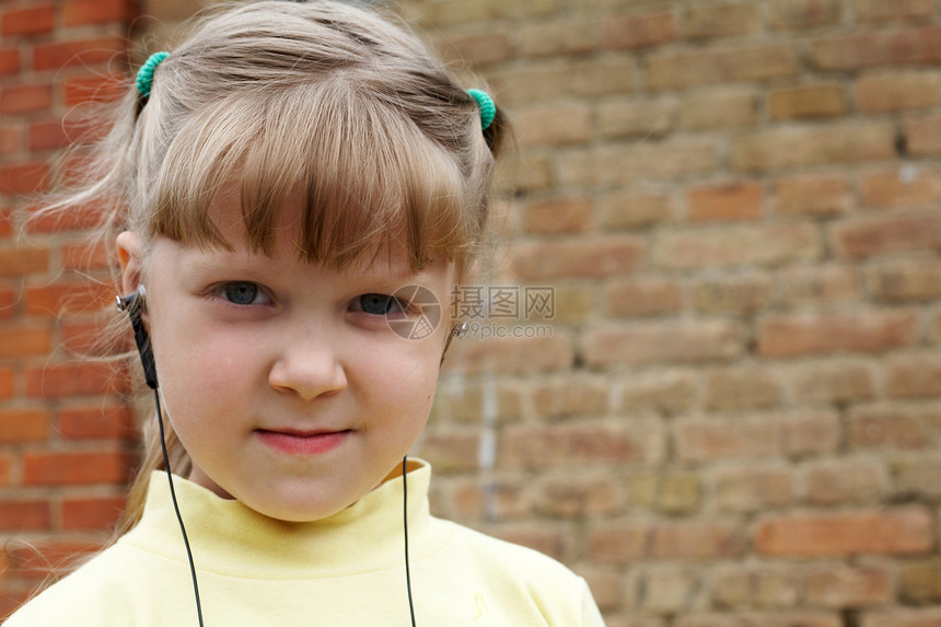 女童女孩耳机白色文化乐趣音乐童年幸福图片