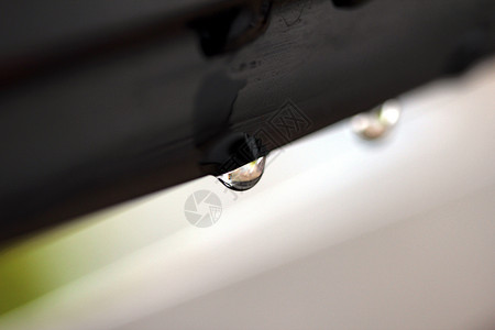 降雨液体雨滴反射飞溅环境气泡背景图片