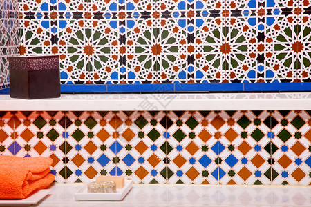 卫生间摩洛哥浴室浴缸瓷砖背景图片