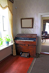 鼓浪屿钢琴博物馆光窗旁的旧竖琴背景