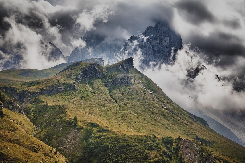 山上暴风雨直升机旅游闲暇菜刀假期旅行风景戏剧性悬崖首脑图片