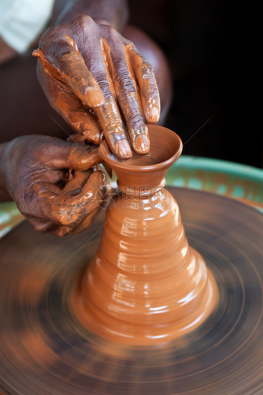 投掷波特陶器手工精神花瓶纺纱旋转身体手指材料艺术图片