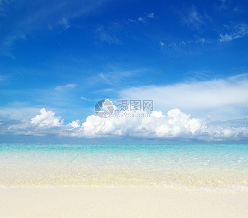沙滩和热带海晴天太阳旅行天空海洋冲浪海景假期海浪支撑图片