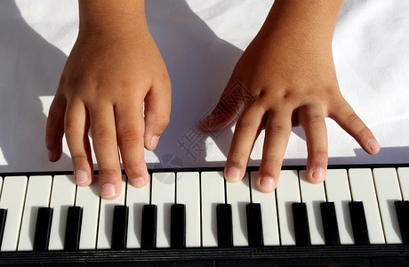 小手玩游戏钢琴音调素材高清图片