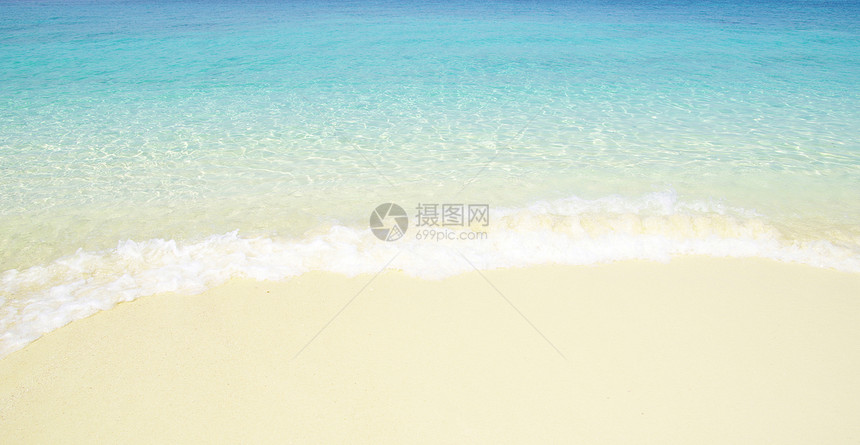 沙滩和热带海阳光海浪太阳蓝色支撑天堂天空旅行海洋冲浪图片