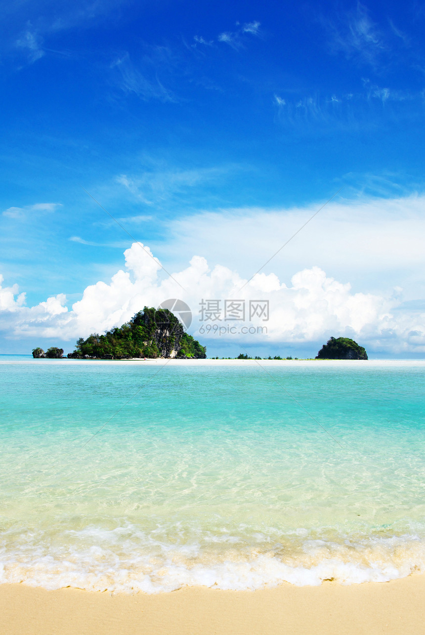 沙滩和热带海蓝色海洋阳光支撑放松海岸假期海景太阳晴天图片