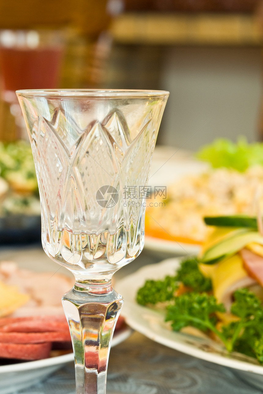 餐厅的金条 - 水晶葡萄酒杯图片