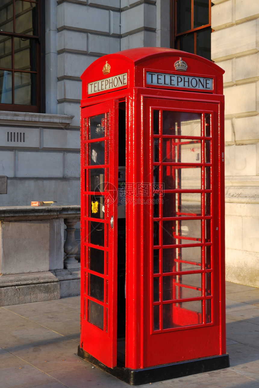 红电话箱文化街道场景红色盒子民众城市公园通讯电话图片