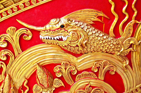 墙上土生土生土长的Thai风格的黄金图科设计叶子喷雾剂植物手工古董装饰工艺石膏浮雕寺庙背景图片