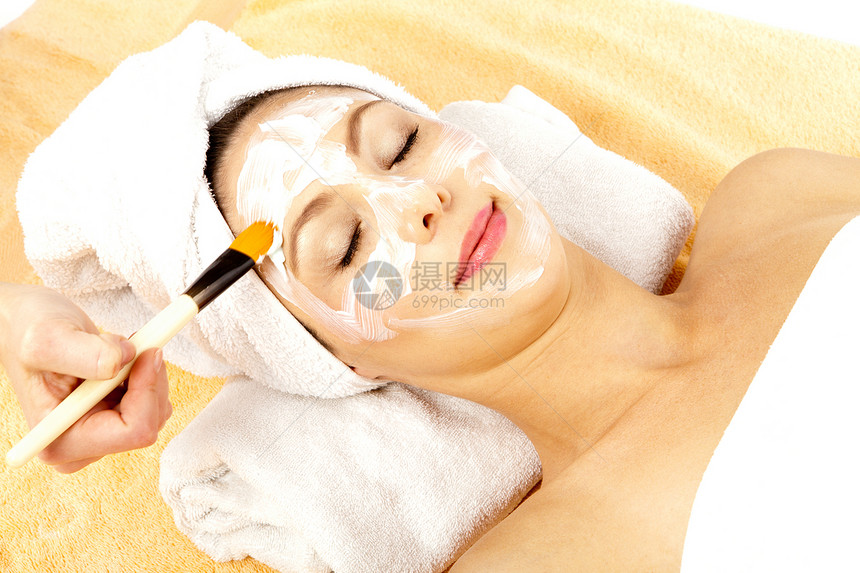 年轻美丽的黑发美女 在按摩方面做善事身体药品沙龙成人呵护化妆品健康温泉福利洗澡图片