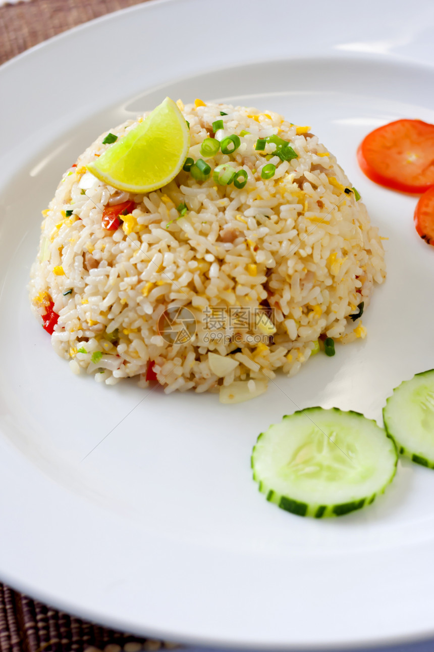 泰国炒米饭酱料餐厅烹饪洋葱厨师配料展示享受食物盘子图片