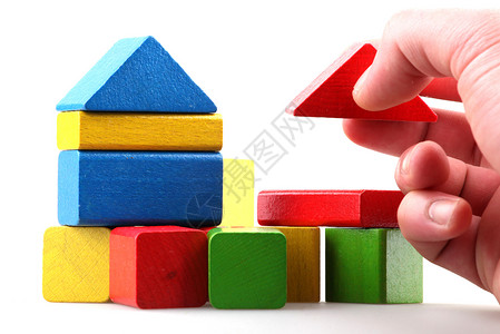 木制构件红色孩子蓝色构造婴儿期建筑物玩具建筑绿色孩子们游戏高清图片素材