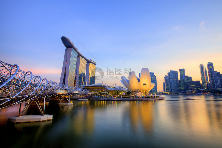 新加坡天线地标中心摩天大楼城市螺旋旅游场景市中心码头金融图片