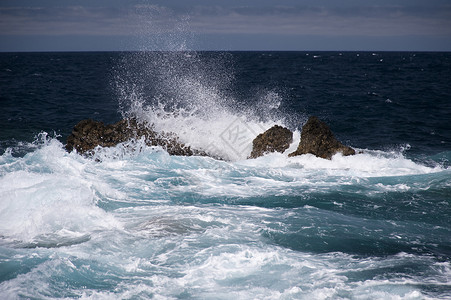 马 提拉泡沫海洋小岛波浪旅行海岸旅游水池蓝色火山背景图片